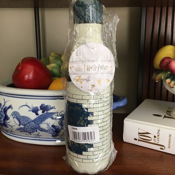 NWT Harry Potter Wizarding World Diagon Alley Embossed Stainless Steel Bottle - Picture 3 of 10